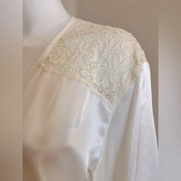 Valentino Vintage Satin Maxi Robe NWT Medium White with Lace Belted - Picture 4 of 8